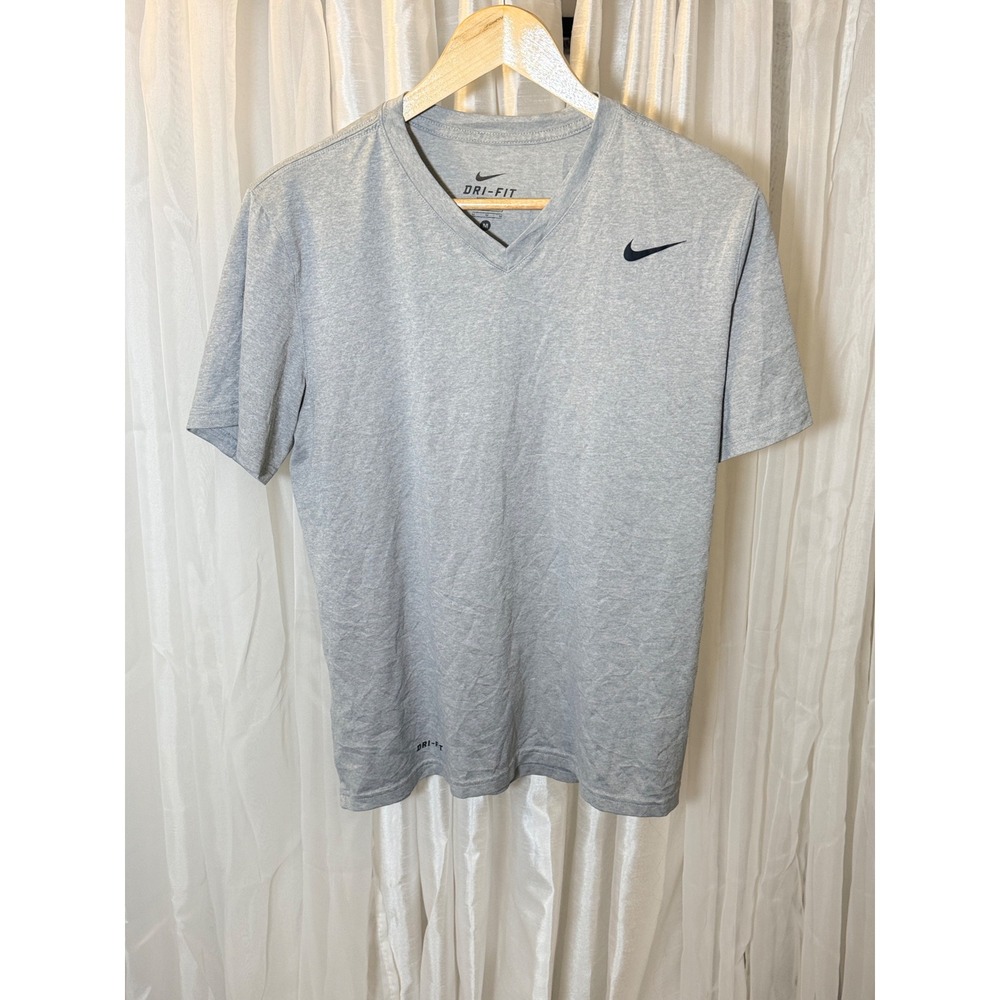 Nike Dri-FIT V-Neck T-Shirt Mens Medium Gray Short Sleeve Performance Tee